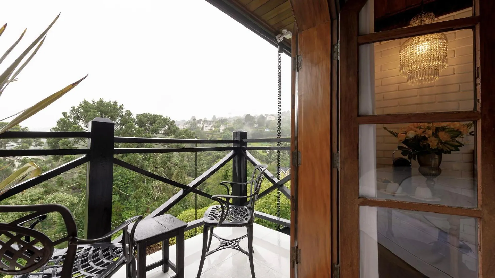 Alma Hotel Campos do Jordao 5*,